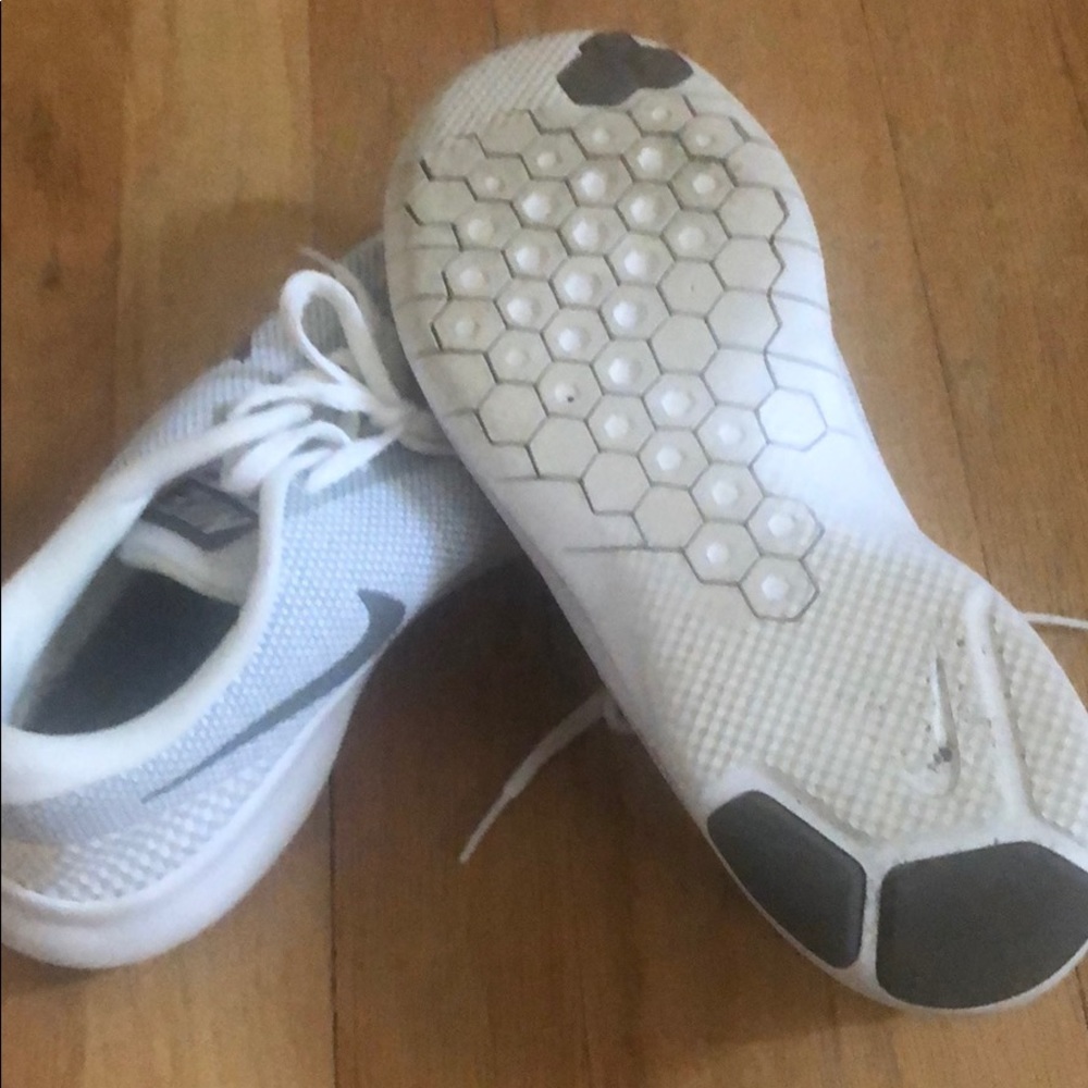 Tennis shoes Nike - Picture 3 of 3